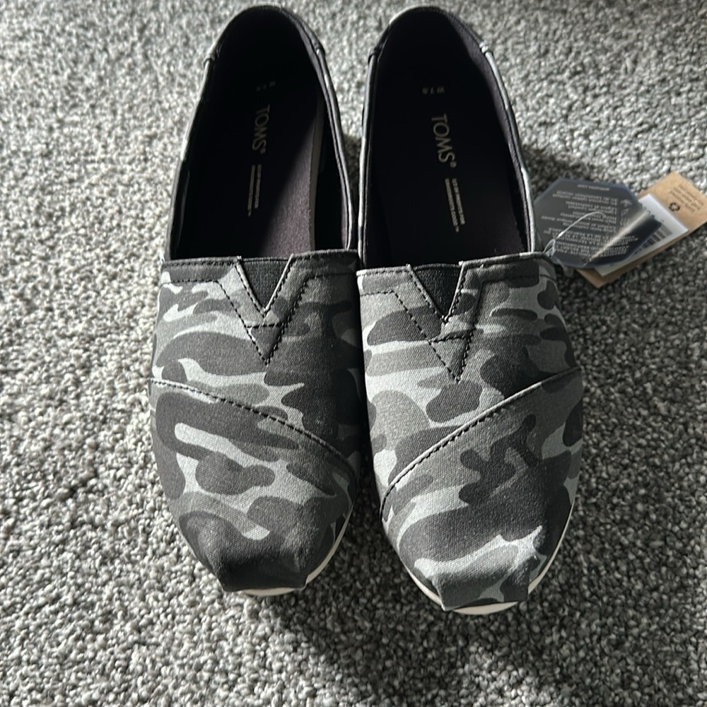 NWT Toms shoes